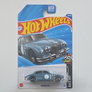 Hot Wheels - Race Day - Jaguar MK1 Blue Car